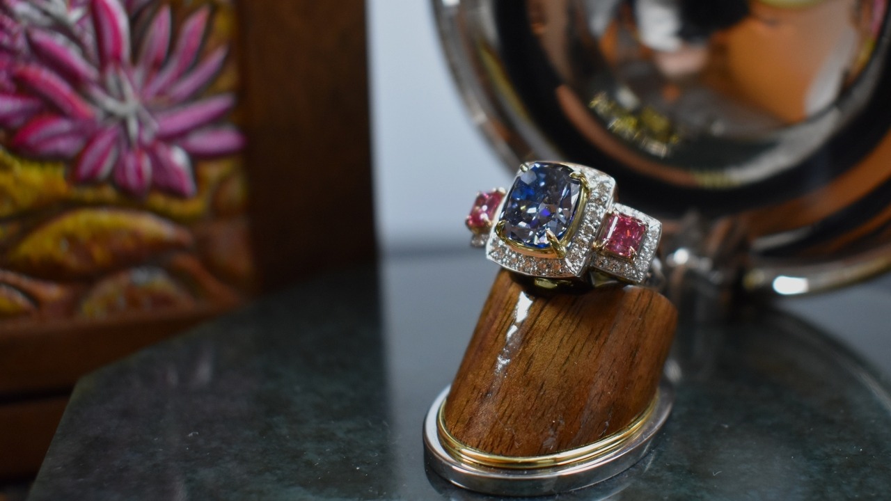 Violet Diamond with Vivid Pink Diamond Accents